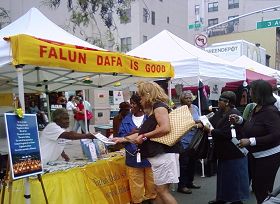 Image for article New York: Le Falun Gong est bien reçu lors du plus grand Festival de rue de Brooklyn (Photos)