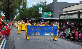 Image for article Australie : Des pratiquants du Falun Gong participent au défilé de Noël (Photos)