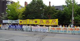 Image for article Une conférence de presse à Toronto appelle le gouvernement canadien à prêter attention aux abus des droits de l'homme contre le Falun Gong en Chine (photo)
