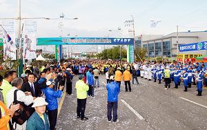 Image for article Corée: Le Falun Gong chaleureusement accueilli lors du Marathon international (Photos)