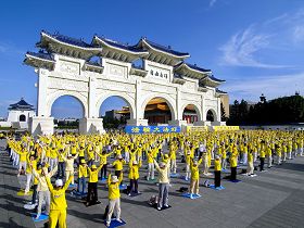Image for article Taipei : Collection de photos d'exercices en groupe sur la place de la Liberté