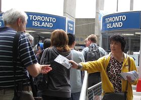 Image for article Toronto, Canada : Sensibiliser sur la persécution du Falun Gong lors du Festival international de la course des bateaux dragons