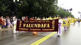 Image for article Le Missouri : Les pratiquants de Falun Gong reçoivent des prix pendant trois années consécutives lors du Jour de l'Indépendance à O'Fallon (photos)