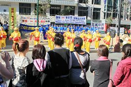 Image for article Melbourne : Rassemblement pour appuyer les 100 millions de retraits du PCC (Photos)
