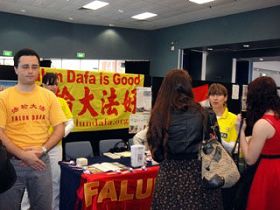 Image for article Australie: Présenter le Falun Dafa sur le campus de l’Université Griffith