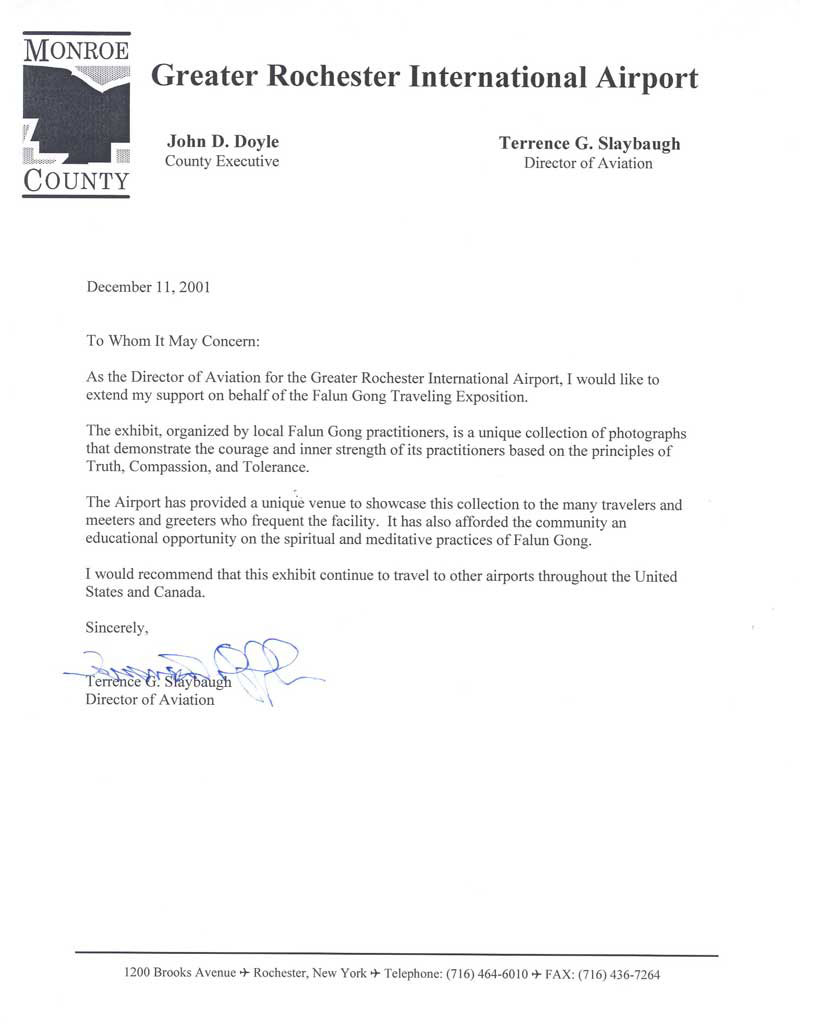 Image for article Le Directeur de l'Aviation de l'Aéroport International de Greater Rochester soutien l'exposition ambulante le Trajet du Falun Gong