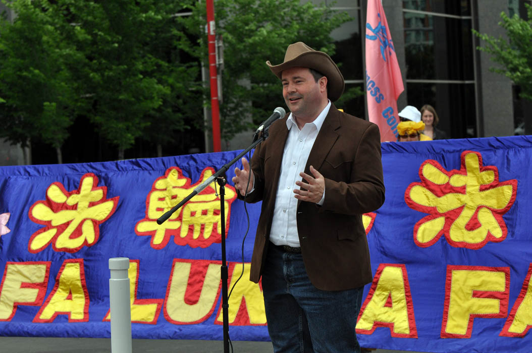 Image for article Calgary, Canada : les hauts fonctionnaires soutiennent un rassemblement de Falun Gong en remerciant le groupe pour sa contribution à la communauté (photos)