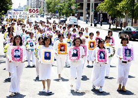 Image for article Washington D.C. : Les pratiquants de Falun Gong ont organisé une grande marche pour éveiller les consciences sur onze ans de persécution en Chine (photos)