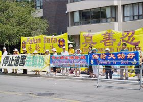 Image for article Toronto : Les pratiquants de Falun Gong protestent au consulat chinois (photos)
