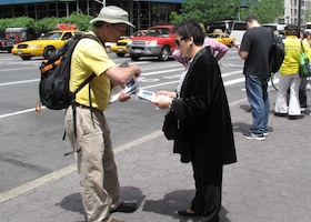 Image for article Des pratiquants descendent dans la rue pour clarifier la vérité à New York