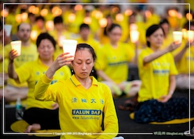 Image for article Une veillée aux chandelle à New York pour s'opposer aux 14 années de persécution du Falun Gong