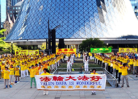 Image for article Toronto : Des pratiquants de Falun Gong organisent un rassemblement et une marche, des élus montrent leur appui (Photos)