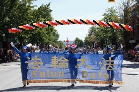 Image for article Vancouver, Canada : La présentation du Falun Dafa dans le défilé était un symbole de la liberté de croyance