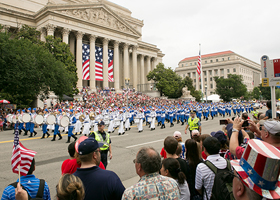 Image for article Washington, DC : La fanfare du Falun Gong mise en valeur dans le défilé du Jour de l'Indépendance