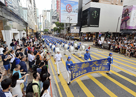Image for article Des défilés à Hong Kong pour sensibiliser à la résistance pacifique