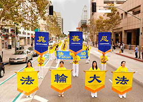 Image for article Los Angeles : La compassion émane de la marche du Falun Gong et appelle au soutien des gens