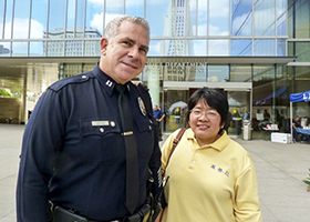Image for article Los Angeles : Les policiers soutiennent les efforts des pratiquants de Falun Gong contre la persécution en Chine