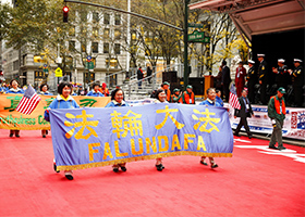 Image for article La fanfare du Falun Gong joue lors du défilé du Jour du Souvenir à New York