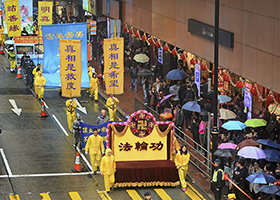 Image for article Hong Kong : La formation des caractères et la marche captivent les touristes chinois