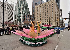 Image for article  « J'admire ceux qui suivent leurs principes » - Défilé de la St-Patrick à Vancouver