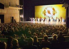 Image for article Belgique : Shen Yun apporte espoir et joie à une salle comble à Bruges