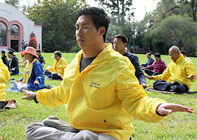 Image for article Un conseiller financier trouve la paix et un but dans le Falun Dafa