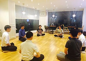 Image for article Séoul, Corée du Sud : De nouveaux pratiquants apprennent le Falun Dafa à la librairie Tianti