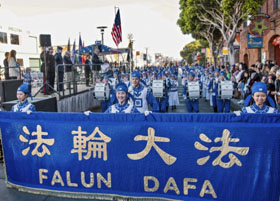 Image for article Défilé de la Journée des anciens combattants à San Francisco : Le Tian Guo Marching Band très apprécié par le Grand maréchal