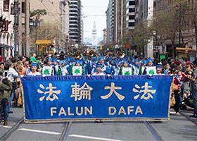 Image for article San Francisco : La fanfare du Falun Gong joue lors du défilé de la Saint-Patrick