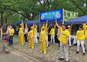 Image for article Manhattan : Le stand de Falun Gong bien accueilli au défilé Dance for Peace