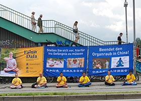 Image for article Hambourg, Allemagne : Les pratiquants de Falun Gong éveillent les consciences à propos de la persécution lors du Sommet du G20 de 2017