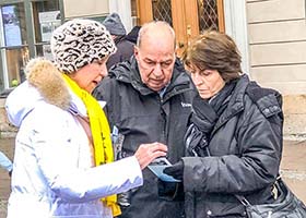 Image for article Suède : Des pratiquants à Stockholm sensibilisent les gens au Falun Gong et à la persécution