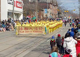 Image for article Toronto : Le groupe du Falun Dafa chaleureusement accueilli lors des défilés de Pâques