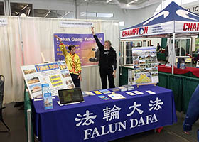 Image for article Présenter le Falun Gong lors d'activités communautaires dans le Nebraska et à New York