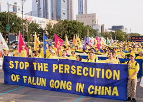 Image for article Rassemblement du Falun Gong dans la ville de New York pour protester contre les dix-neuf ans de persécution par le PCC