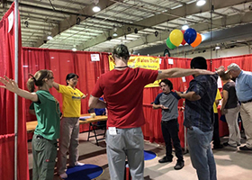 Image for article Caroline du Nord, États-Unis : Les employés de l'État apprennent le Falun Gong à l'Exposition bien-être & sécurité 2018