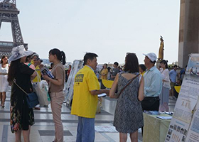 Image for article France : Les touristes chinois apprennent la véritable histoire du Falun Gong en visitant Paris