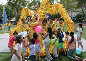Image for article Les pratiquants de Falun Gong célèbrent la fête de la Lune dans le quartier chinois de Manhattan
