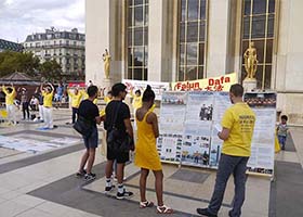 Image for article Des sympathisants du Falun Gong à Paris : Tout le monde devrait suivre Authenticité-Bienveillance-Tolérance »