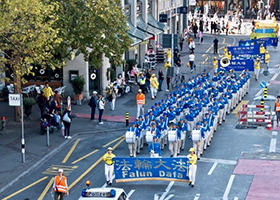 Image for article Suisse : Un défilé à Zurich sensibilise le public à la persécution du Falun Gong en Chine