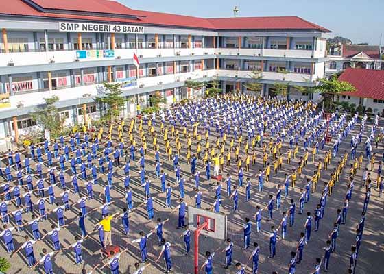 Image for article Huit cents étudiants indonésiens apprennent le Falun Gong