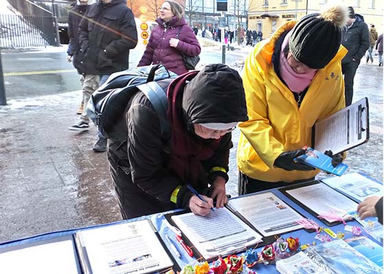 Image for article Campagne de sensibilisation à Helsinki pour en finir avec la persécution du Falun Gong
