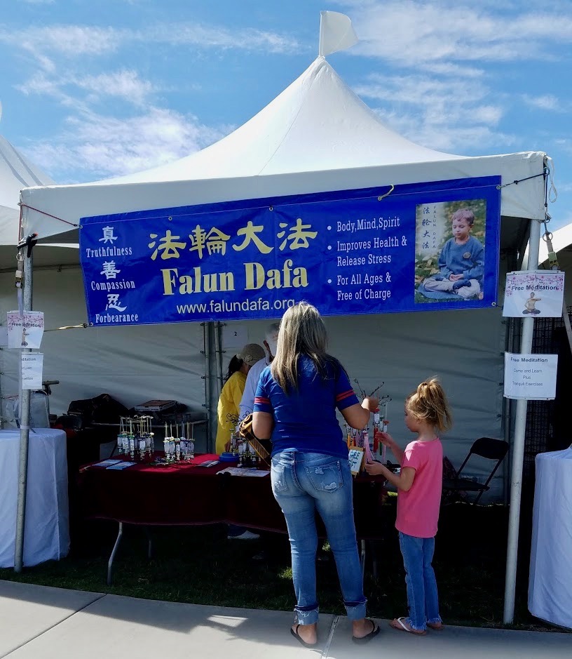 Image for article Présentation du Falun Dafa au Festival Bluegrass de Las Vegas