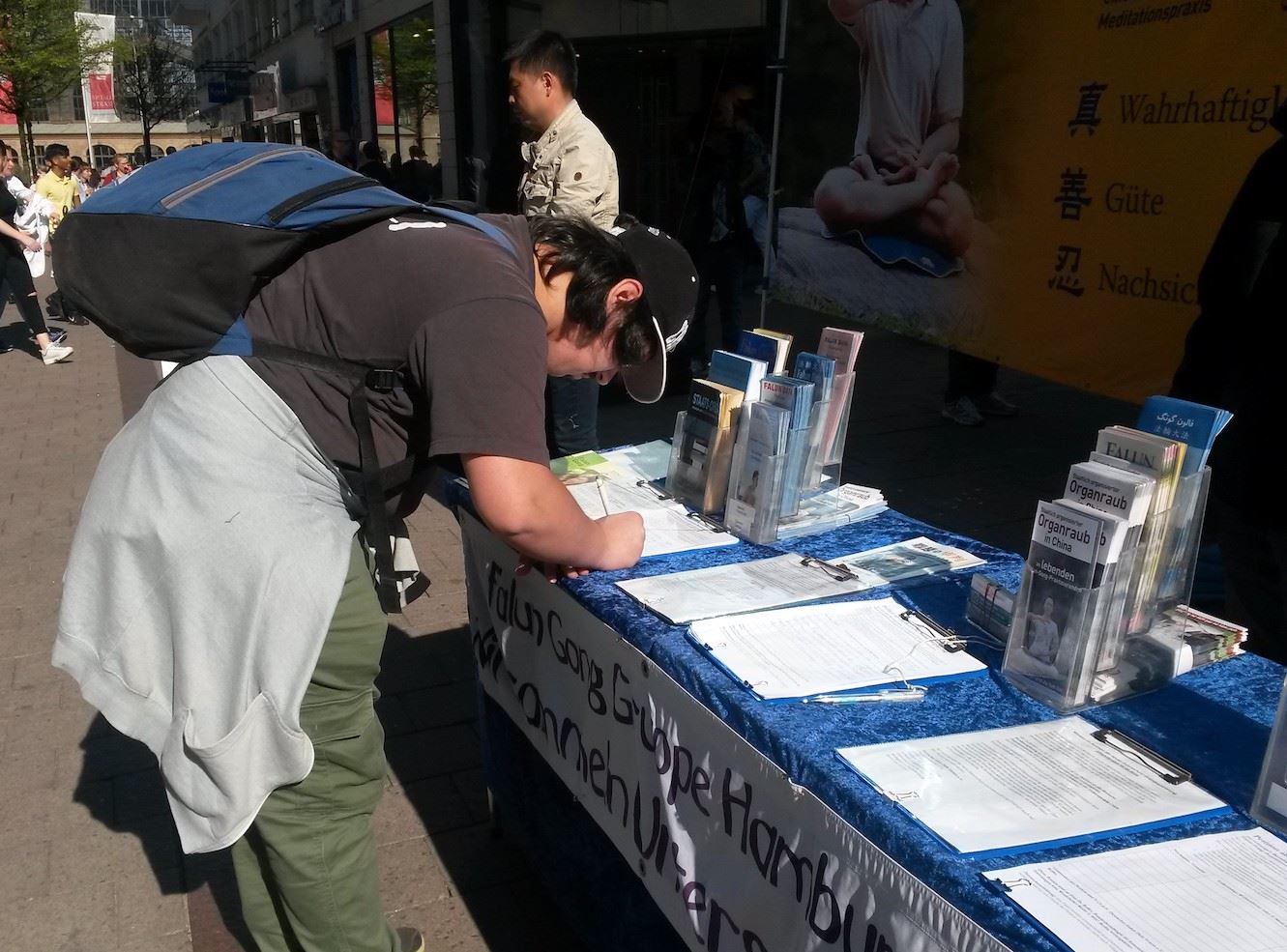 Image for article Allemagne et Espagne : Sensibilisation à la persécution du Falun Gong et célébration de l'Appel du 25 avril