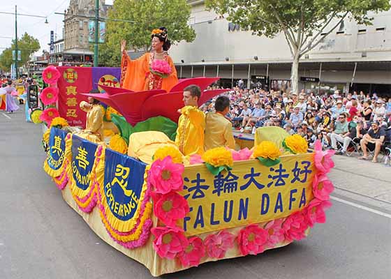 Image for article Australie : Le Falun Gong brille lors du défilé du Gala de Pâques à Bendigo