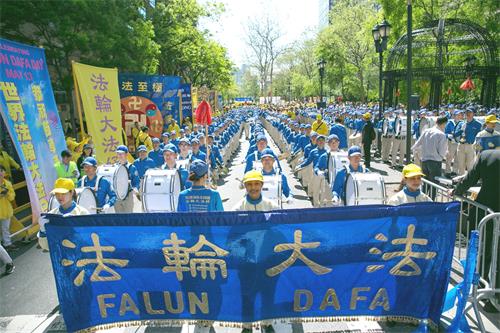 Image for article New York : Un rassemblement marque la 20e Journée mondiale du Falun Dafa