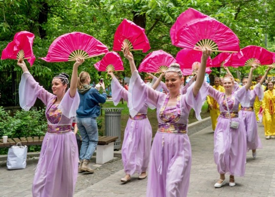 Image for article Russie : Célébrer la Journée du Falun Dafa par des activités dans toute la Russie