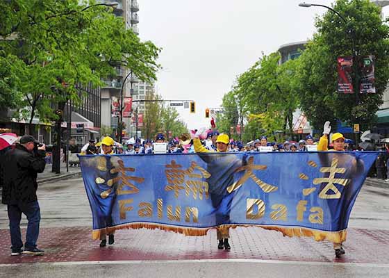 Image for article New Westminster, Canada : Le Falun Gong au défilé du Festival annuel de Hyack