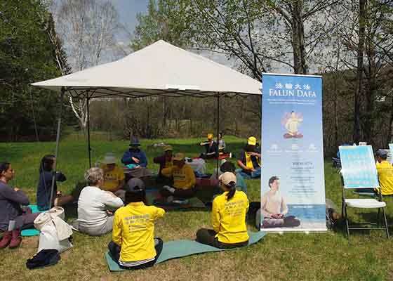 Image for article Québec, Canada : Le Falun Gong chaleureusement reçu au FestiVal-Morin
