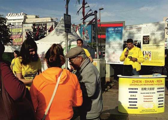Image for article Turquie : Les pratiquants de Falun Gong célèbrent la Journée mondiale du Falun Dafa